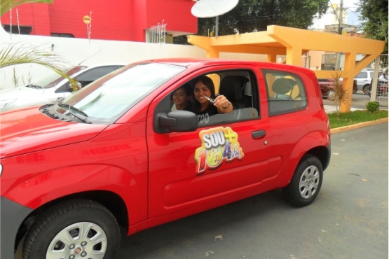 Ganhadora do Carro Zero KM da Promoção da 104 FM